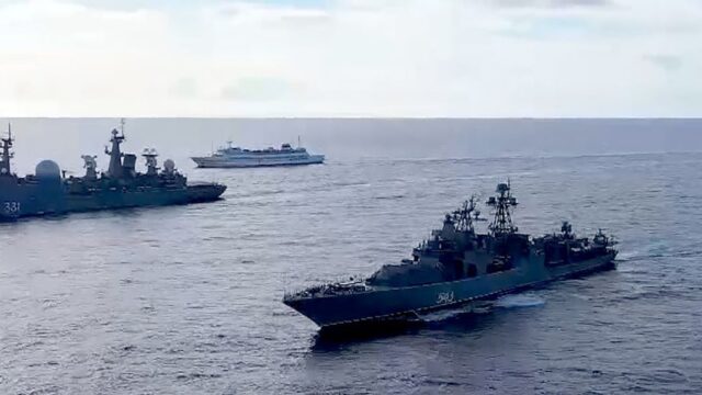 Российский флот провел маневры в Средиземном море