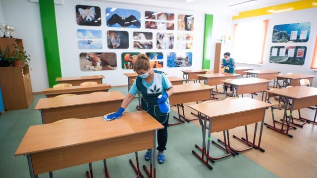 Власти Москвы переведут школьников 6-11 классов на дистанционное обучение
