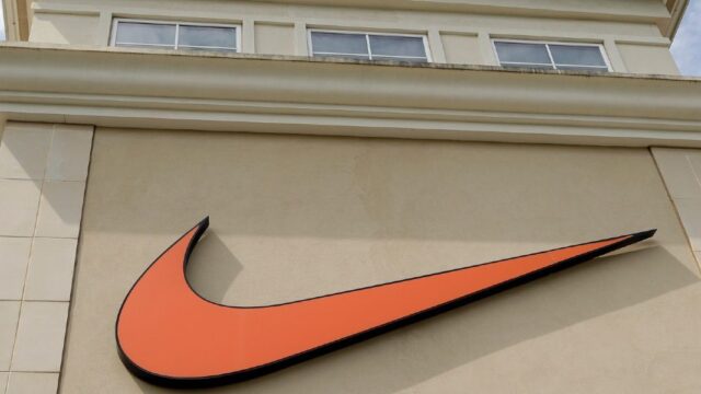 Топ-менеджер Nike уволилась после статьи о бизнесе ее сына по перепродаже кроссовок