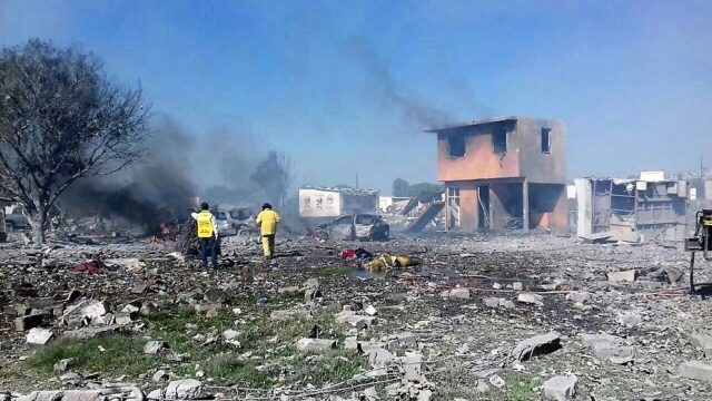 Десятки людей погибли в пригороде Мехико из-за взрывов на фабрике фейерверков