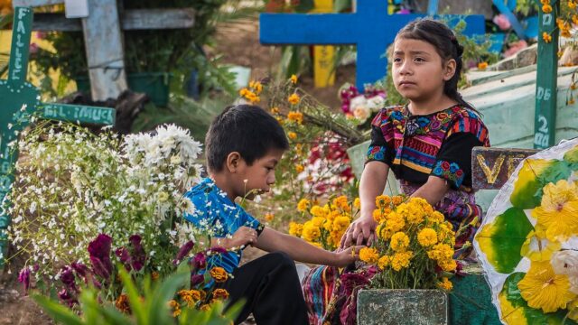 Гватемала попросила США расследовать вторую за месяц смерть ребенка из этой страны в центре для мигрантов