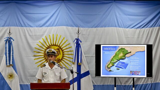 В Аргентине отложили траур по погибшим подводникам