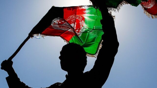 Талибы открыли огонь по защитникам национального флага Афганистана