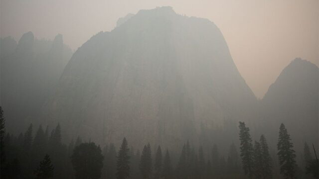Йосемитский парк закрыли для посетителей из-за дыма от пожаров