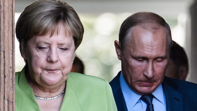 Меркель заявила, что не критикует Путина за глаза