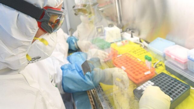 CNN: разведка США получила данные о вирусах в лаборатории в Ухане