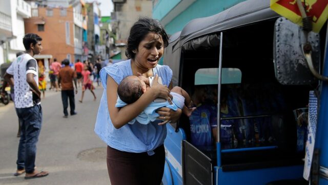 Число погибших при взрывах на Шри-Ланке увеличилось до 310