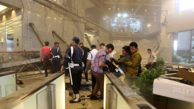 В Индонезии обрушился пол в здании фондовой биржи