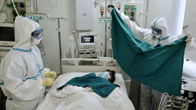 В России за сутки от COVID-19 умерли 317 человек — это новый максимум с начала эпидемии