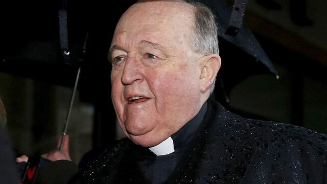 В Австралии архиепископа посадили под домашний арест на год за сокрытие педофилов