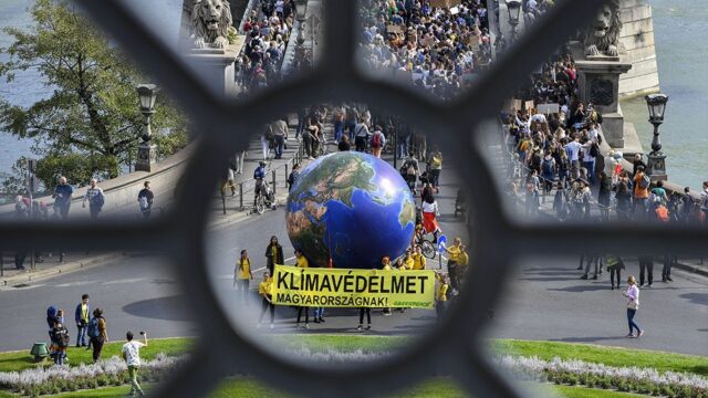 Экоактивисты начали проводить по всему миру акции против изменения климата