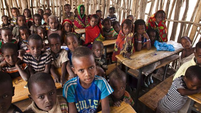 Эфиопия запретила иностранцам усыновлять детей