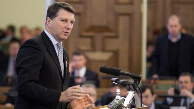 Президент Латвии направил в парламент законопроект о гражданстве для детей неграждан