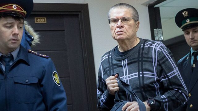 На заседание по делу Улюкаева принесли $2 млн