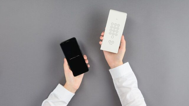 Google представил конверты, которые превращают «умный» телефон в «глупый» или вообще в «мыльницу»