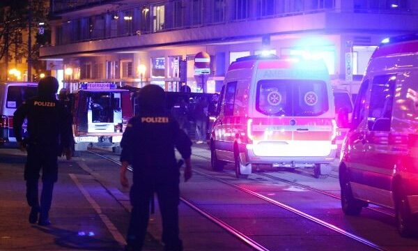 В центре Вены произошла стрельба у синагоги, есть погибшие и раненые