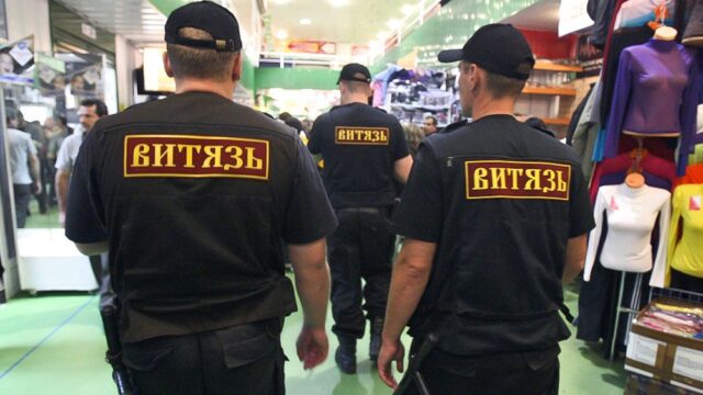 В Москве работники торгового центра подрались с охраной. Полиция задержала до 250 человек