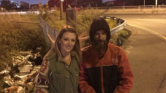 Американка собрала более $300 тыс для бездомного, отдавшего ей $20 на заправку машины