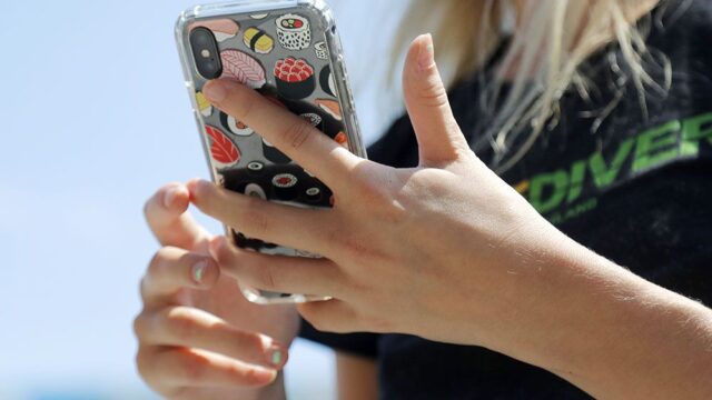 Мобильный интернет снижает доверие к власти. Сергей Гуриев с соавторами выпустил исследование о влиянии 3G на политику