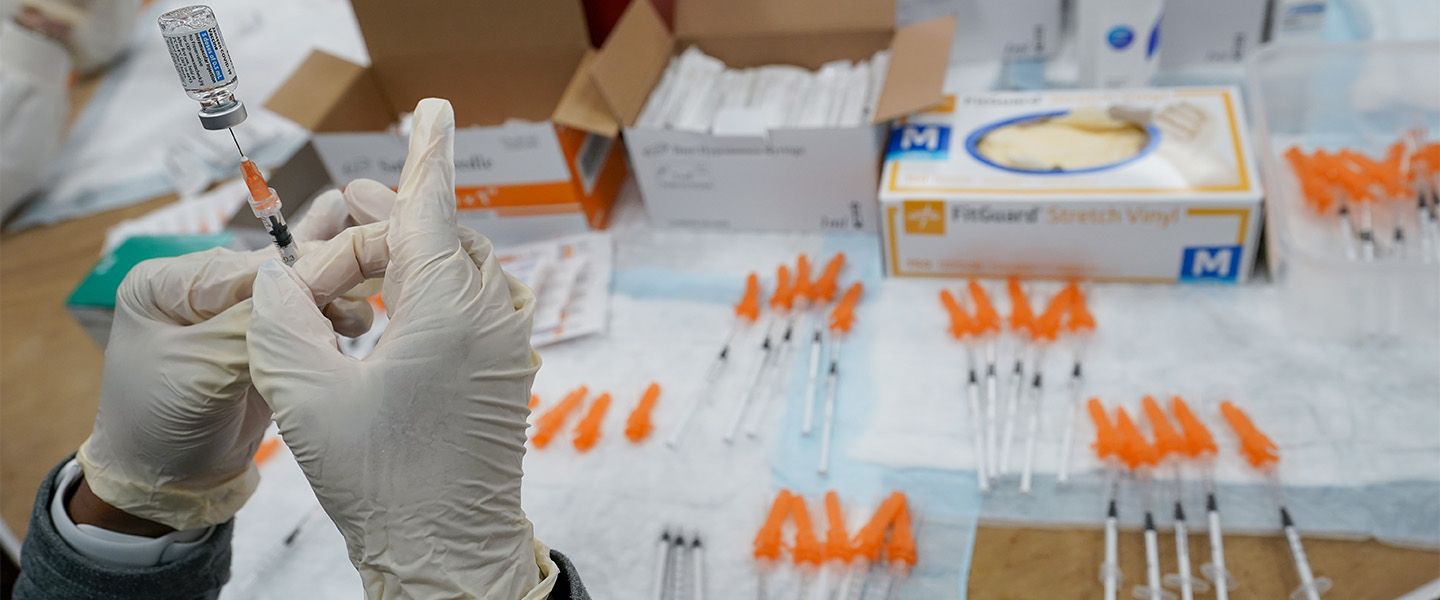 США поддержали отказ от защиты патентов на вакцины от коронавируса