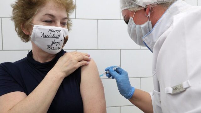 В Центре Чумакова рассказали о защите от COVID вакциной от полиомиелита