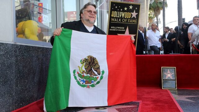 Режиссер Гильермо дель Торо получил именную звезду на Аллее славы в Голливуде