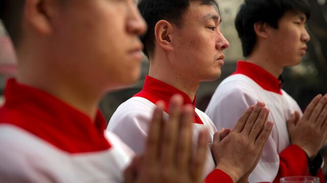 Власти Китая обязали изучать конституцию в  религиозных объединениях