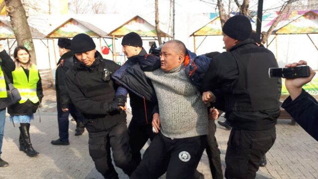 В Казахстане задержали больше ста участников протестных митингов
