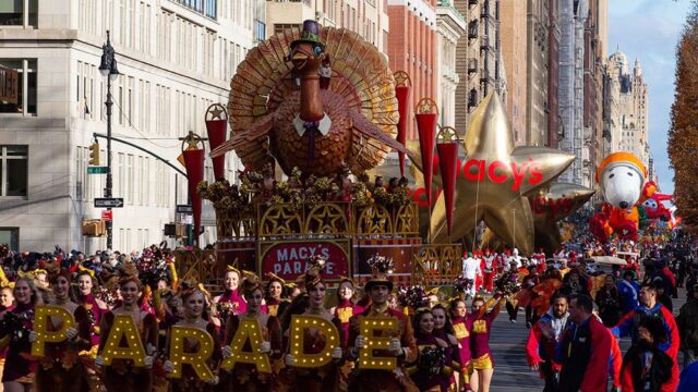 В Нью-Йорке прошел традиционный парад в День благодарения: фотогалерея