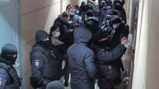 Силовики обыскивают квартиры Навальных и офисы ФБК. Онлайн RTVI