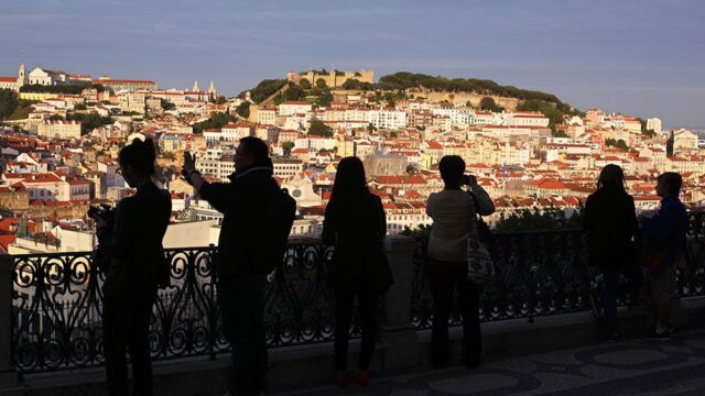 Парламент Португалии ввел ограничения на выдачу «золотых виз»