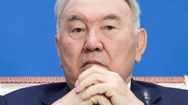 Отец нации пропал из виду. Куда исчез Назарбаев на время протестов в Казахстане?