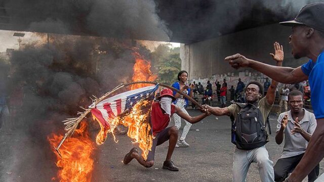 Жители Гаити сожгли американский флаг и попросили помощи у России