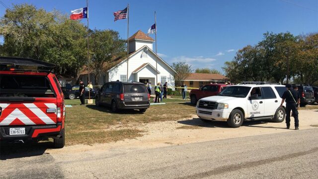 При стрельбе в Техасе погибли 27 человек