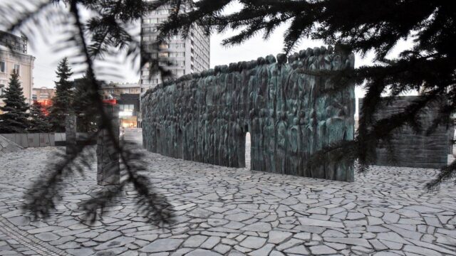 В Москве открыли памятник жертвам политических репрессий «Стена скорби»