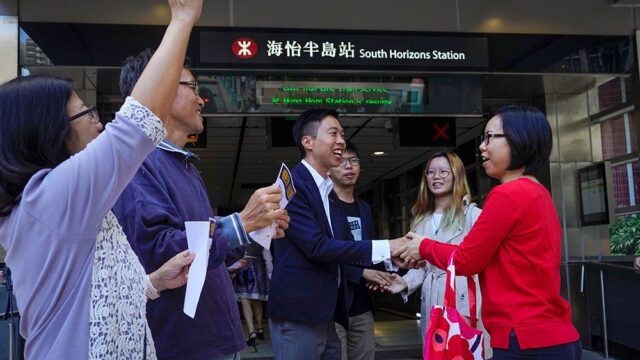 В Гонконге на местных выборах победили кандидаты от оппозиции