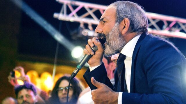 Лидер армянской оппозиции призвал граждан страны к всеобщей забастовке
