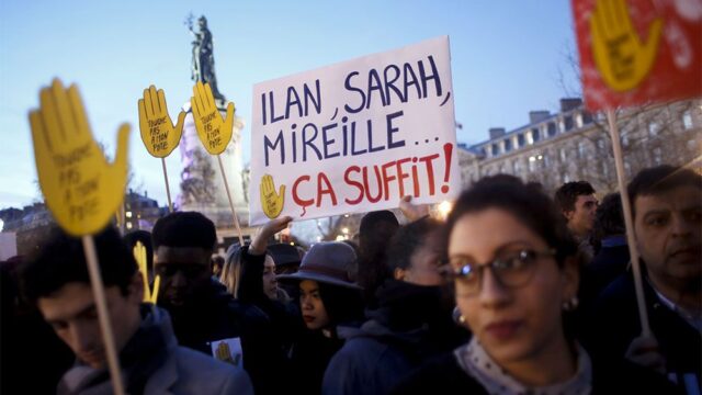 Десятки тысяч людей по всей Франции вышли на демонстрации против антисемитизма
