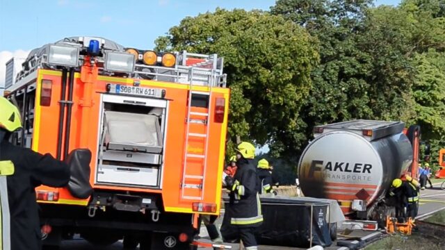В Баварии водитель увез горящий бензовоз за город, чтобы никто не пострадал
