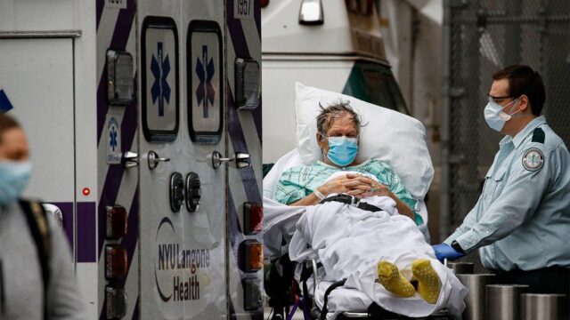 В США заразились коронавирусом больше 700 тысяч человек: хроника пандемии в мире за 18 апреля