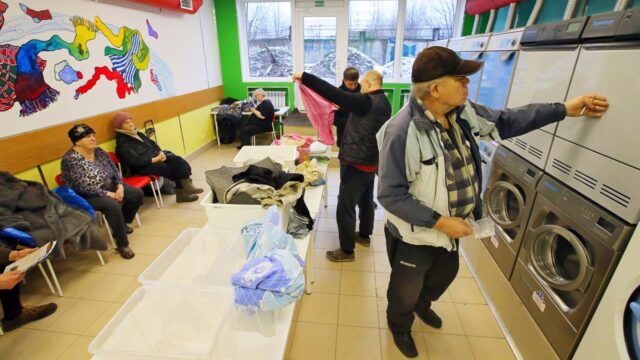 Благотворительность не для всех. Почему в Москве не могут открыть прачечную для бездомных