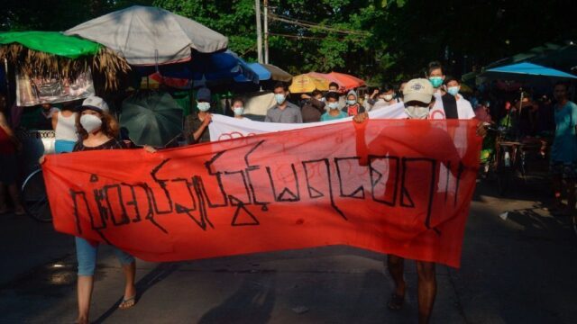 CNN: военные Мьянмы требуют деньги за возвращение тел погибших протестующих их семьям