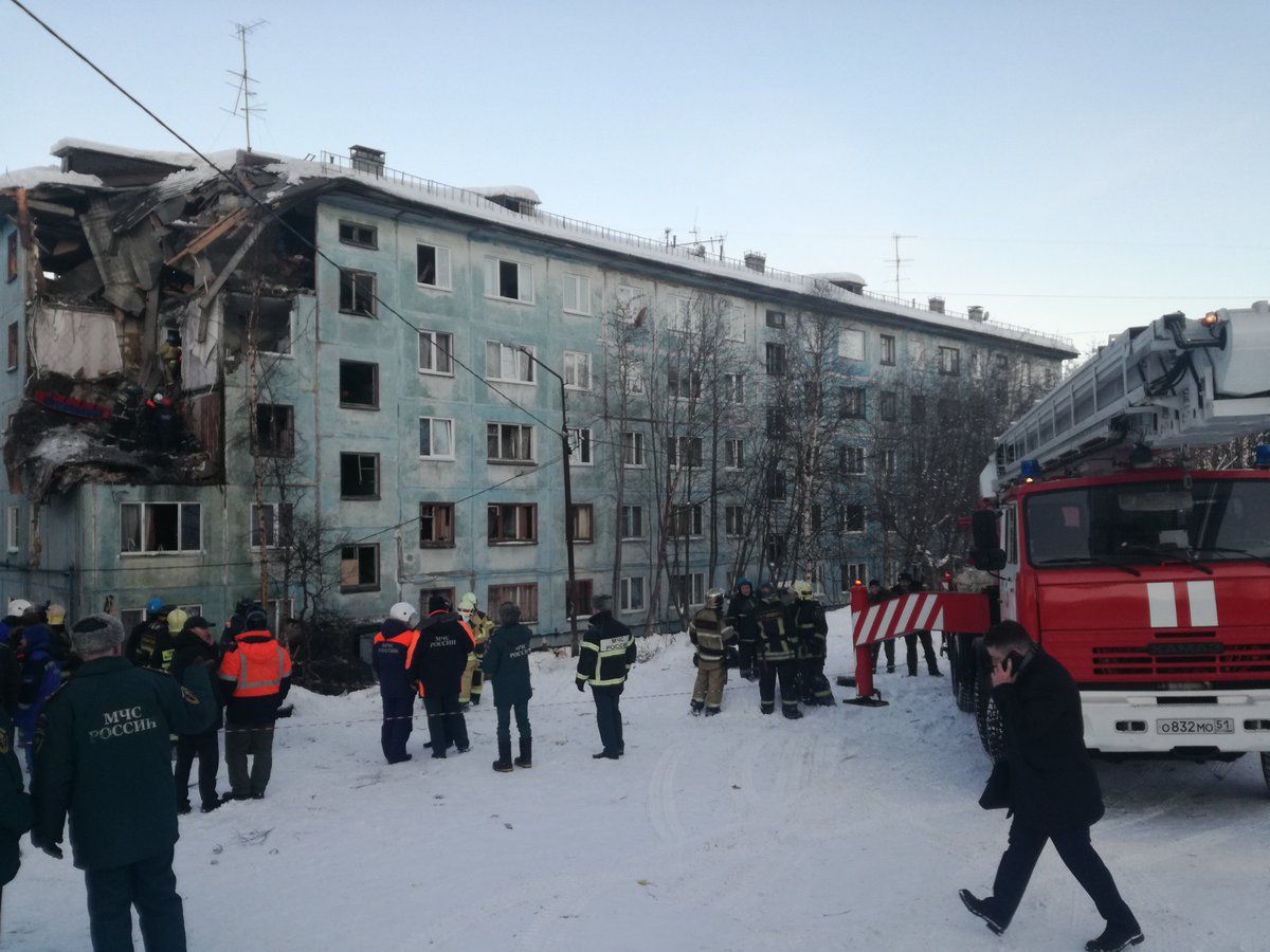 В Мурманске в жилом доме взорвался газ, есть погибшие