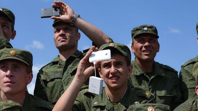 В России военнослужащим запаса запретят пользоваться соцсетями