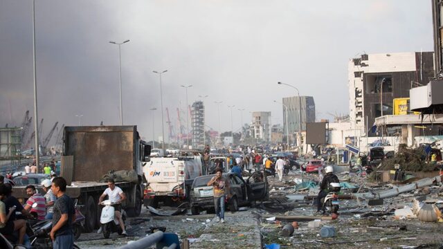 Последствия взрыва в столице Ливана: фотогалерея