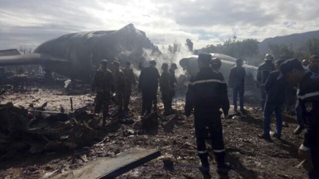 В Алжире при крушении военного самолета погибли больше 250 человек
