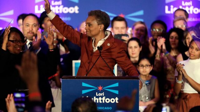 Мэром Чикаго впервые избрали темнокожую лесбиянку