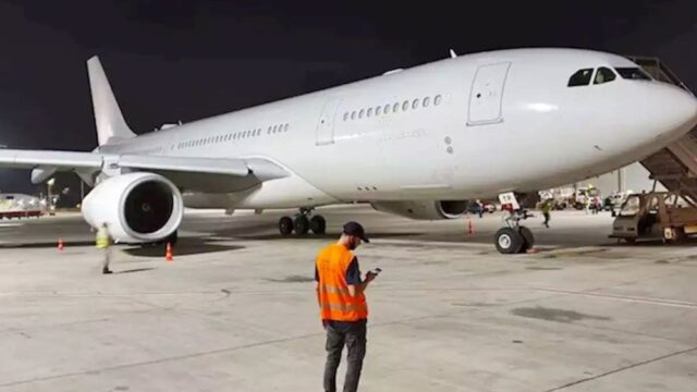 В Израиль впервые прилетел прямой рейс из ОАЭ с грузом для палестинцев