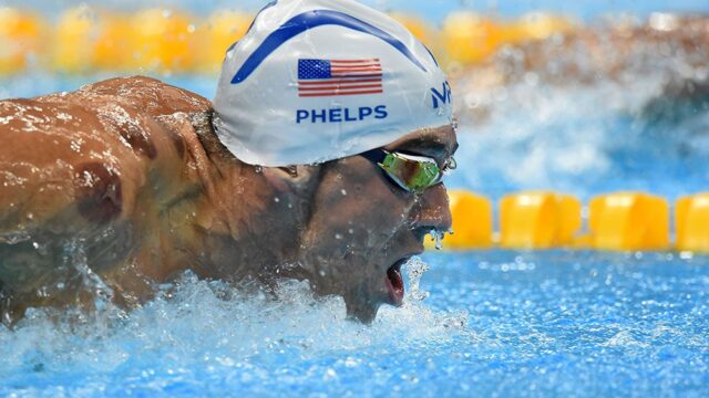 Олимпийский чемпион Майкл Фелпс проиграл заплыв белой акуле