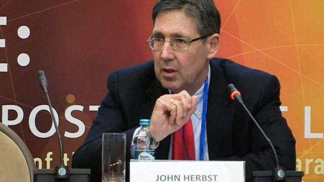 Бывший посол США в Украине Джон Хербст: Юлия Тимошенко не друг Кремля, она сторонник себя